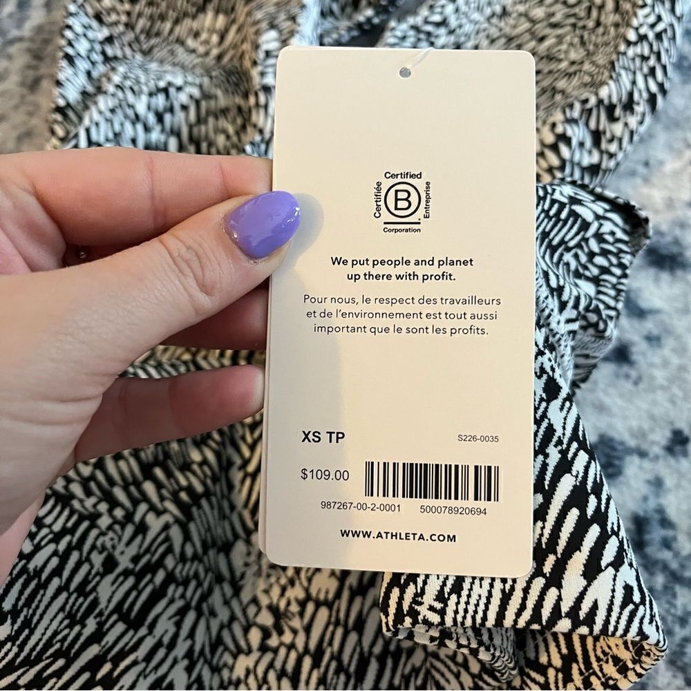 Athleta Ultimate Stash Textured 7/8 Tight - Picture 14 of 14